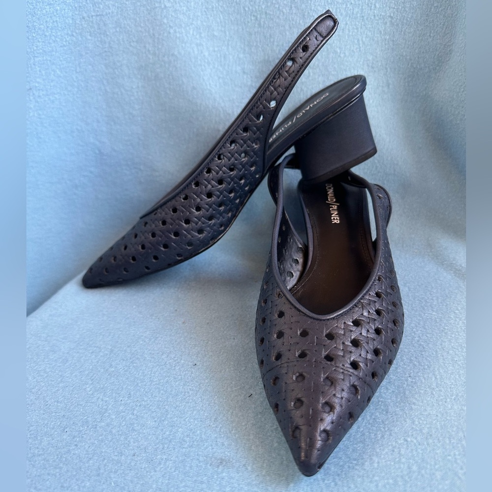 Donald Pliner Gema Pointed-Toe Slingback Leather Pumps Navy Blue Size 7.5